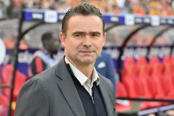 FIFA announces increase in bans “Overmars” for sending obscene messages to female co-workers